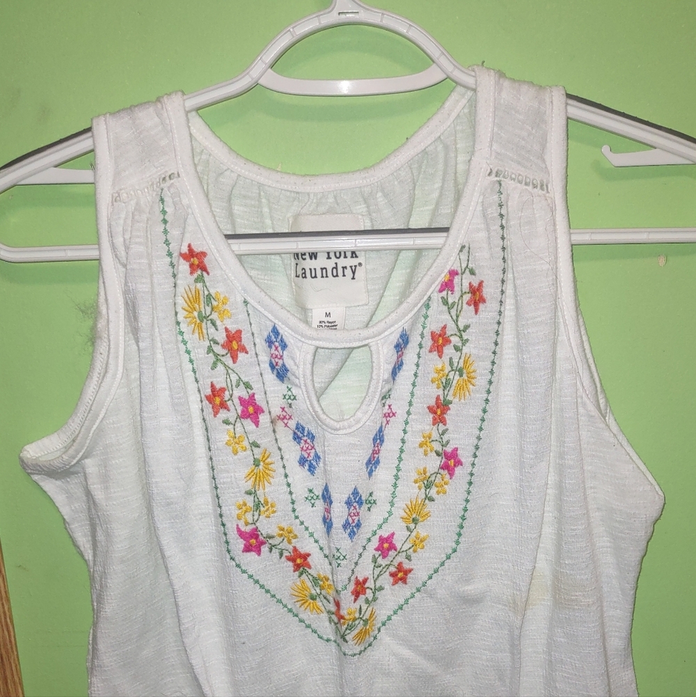 New York Laundry White Floral Embroidered Tank Top